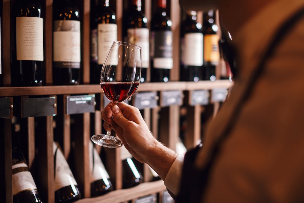 Apaixonados por vinho: 3 lugares para conhecer em Curitiba!